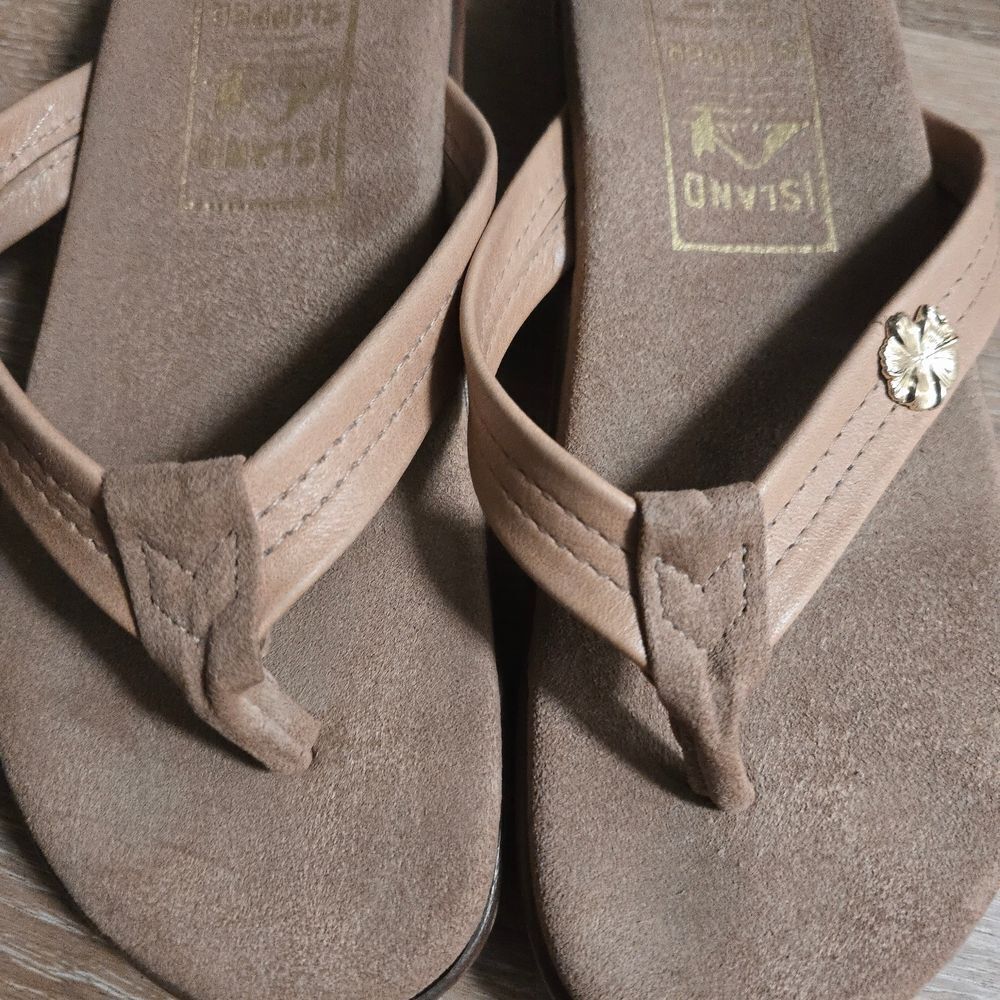 Brown Sandals with Contoured Footbed and Minimalist Design - Picture 6 of 6